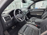 360 Camera, Sunroof, Cooled Seats, Premium Audio, Navigation! This 2023 Volkswagen Atlas Cross Sport... (image 1)