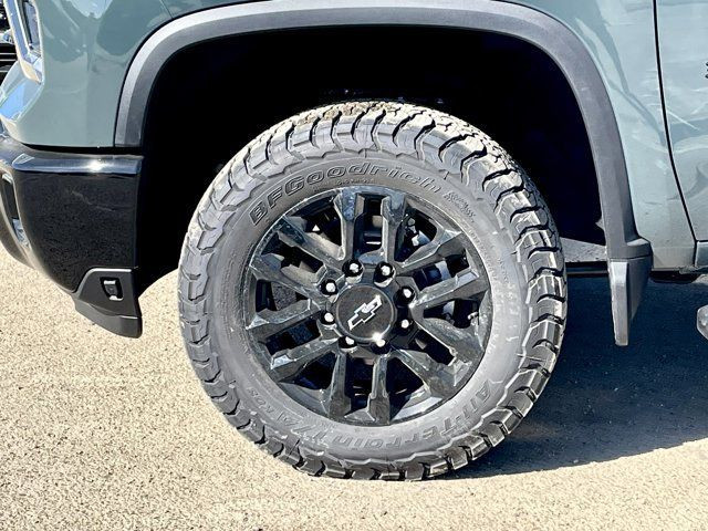 2025 Chevrolet Silverado 3500HD LT in Cars & Trucks in Edmonton - Image 2