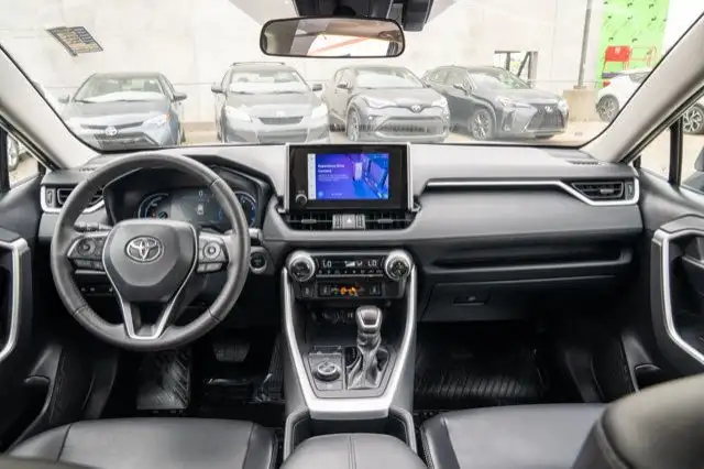 2024 Toyota RAV4 Hybrid XLE dans Autos et camions dans Ville d’Edmonton - Image 30