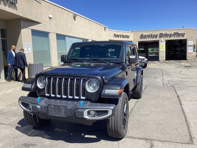 2023 Jeep Wrangler SAHARA 4XE | SKY TOP | LEATHER | HEATED SEATS in Cars & Trucks in Mississauga / Peel Region