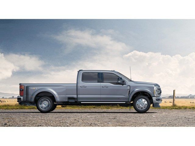 2024 Ford Super Duty F-450 DRW LARIAT 4WD Crew Cab 8' Box DRW in Cars & Trucks in City of Toronto - Image 2