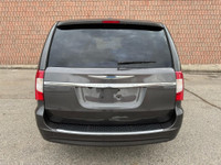 FINANCING AVAILABLE! STOW N GO, LEATHER, PUSH START, REARVIEW CAMERA, ALLOY WHEELS, REAR-SEAT ENTERT... (image 3)