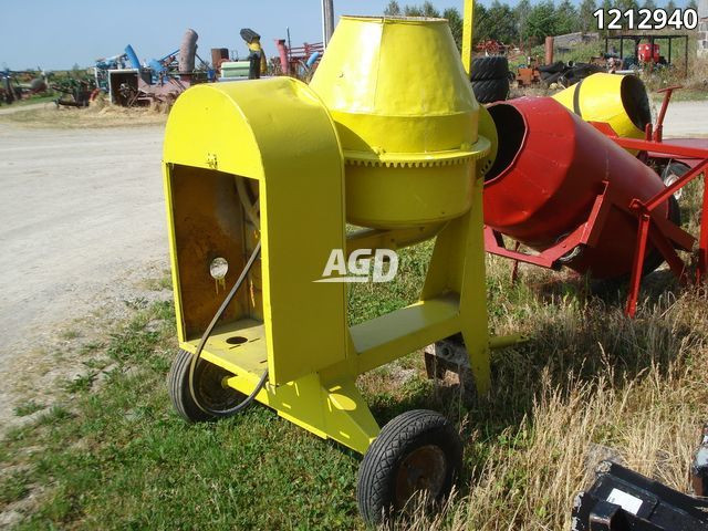 Pull Type Cement Mixer in Heavy Equipment in Stratford - Image 2