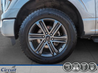 Le Ford F-150 Lariat Hybride 2023 impressionne avec sa capacité de remorquage robuste et sa génératr... (image 7)