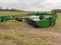 John Deere 635 discbine