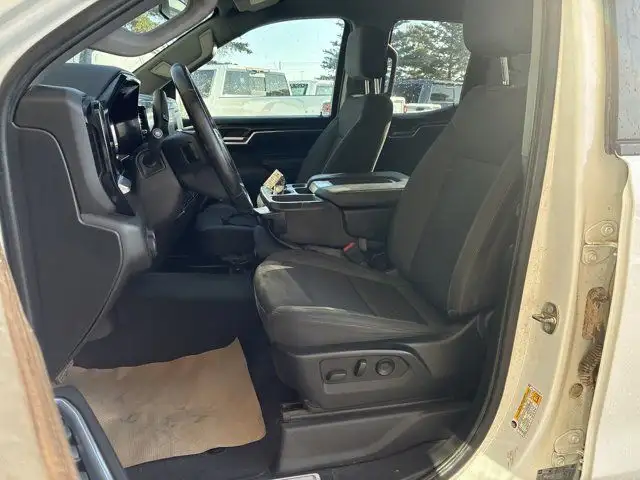 2022 Chevrolet Silverado 1500 LT / 1LT / DOUBLECAB / 5.3L / Z71 in Cars & Trucks in Calgary - Image 11