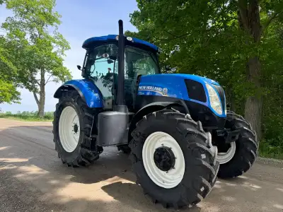 2012 New Holland T7.200 -Super-steer front axle -Full Power-shift -3 rear remotes -Front weight brac...