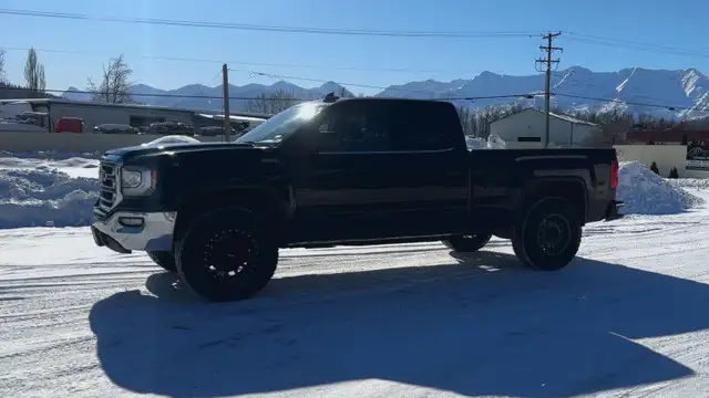 2017 GMC Sierra 1500 SLE 5.3L V8, Rims, Tires, Level in Cars & Trucks in Cranbrook - Image 7