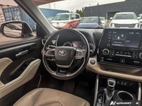 This Toyota Highlander delivers a Gas/Electric I-4 2.5 L/152 engine powering this Variable transmiss... (image 8)