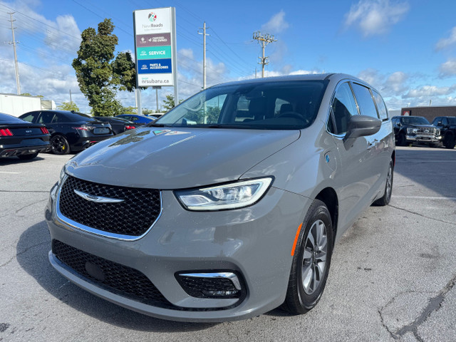 2022 Chrysler Pacifica Hybrid Touring-L Touring L, Hybrid in Cars & Trucks in Markham / York Region - Image 3