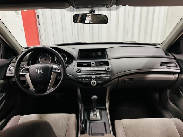 Honda Accord LX 2010, l'élégance Simplifiée in Cars & Trucks in Saguenay - Image 4