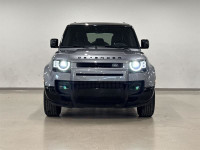 Le Land Rover Defender 110 P400 X-Dynamic SE 2024 est un VUS pleine grandeur équipé d’un moteur six... (image 1)