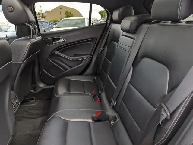 2017 Mercedes-Benz GLA 250 in Cars & Trucks in Ottawa - Image 11