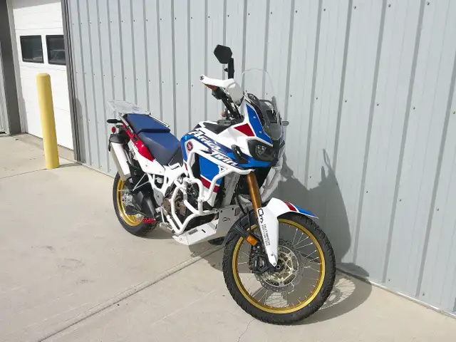 2018 Honda Africa Twin Adventure DCT $113 B/W OAC in Sport Touring in Edmonton - Image 3