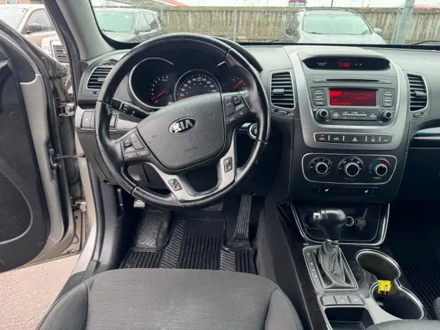 2015 Kia Sorento LX, AWD, V6, 2 SETS OF WHEELS, CERTIFIED in Cars & Trucks in London - Image 10