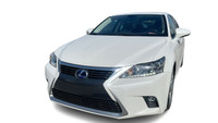 La Lexus CT 200h 2014 est une berline compacte hybride haut de gamme, idéale pour les conducteurs so... (image 8)