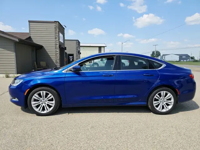 2015 Chrysler 200 Limited*FULLY LOADED*LOW KM*MINT IN & OUT*63871127774593123
