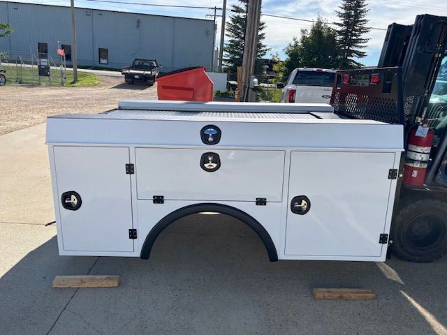Milron 8 Series Aluminum Service Body in Heavy Trucks in St. Albert - Image 4
