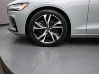 The 2024 Volvo S60 B5 is a premium compact sedan that blends sleek Scandinavian design, strong perfo... (image 3)