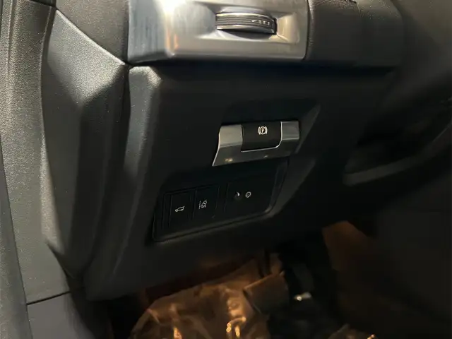 2020 Jaguar E-PACE dans Autos et camions dans Ottawa - Image 13