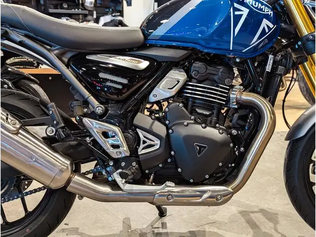 2025 Triumph Speed 400 // Caspian Blue/Storm Grey in Dirt Bikes & Motocross in Winnipeg - Image 7