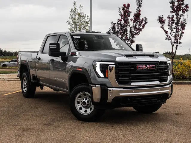 2025 GMC Sierra 3500HD Pro dans Autos et camions dans Comté de Strathcona - Image 3