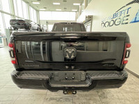 GVWR: 6,350 KG (14,000 LBS), NIGHT EDITION, LARAMIE LEVEL 1 EQUIPMENT GROUP, POWER SUNROOF, BLIND-SP... (image 4)