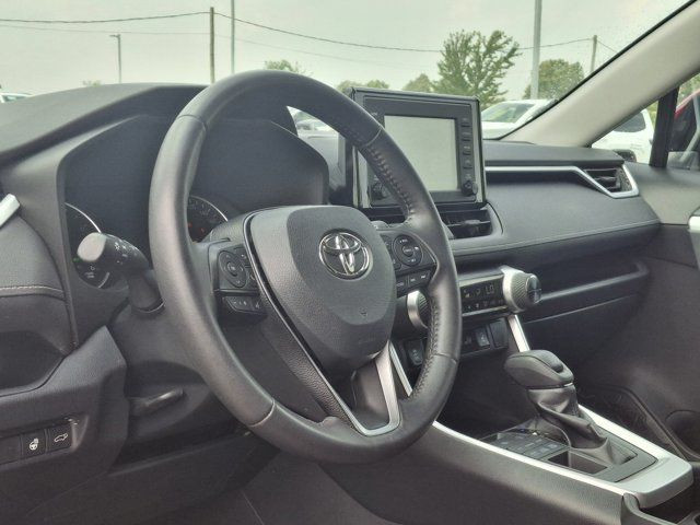 2019 Toyota RAV4 XLE AWD | Sunroof | Adaptive Cruise in Cars & Trucks in Guelph - Image 2