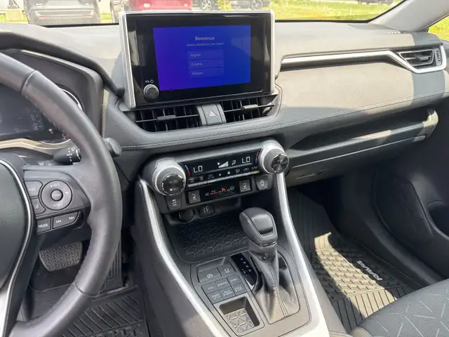 2023 TOYOTA RAV4 XLE AWD SIEGES/VOLANT CHAUF ECRAN CARPLAY TOIT  in Cars & Trucks in Laval / North Shore - Image 3