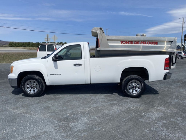 2010 GMC Sierra 1500 WT in Cars & Trucks in Sherbrooke - Image 4