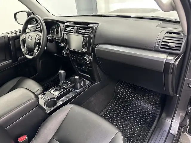 2022 Toyota 4Runner TRD Sport - Leather - Sunroof - Heated Se... dans Autos et camions dans Lethbridge - Image 27