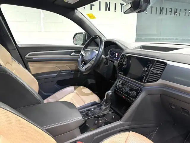 2020 Volkswagen Atlas Cross Sport Execline - 2 Sets of Rims dans Autos et camions dans Calgary - Image 7