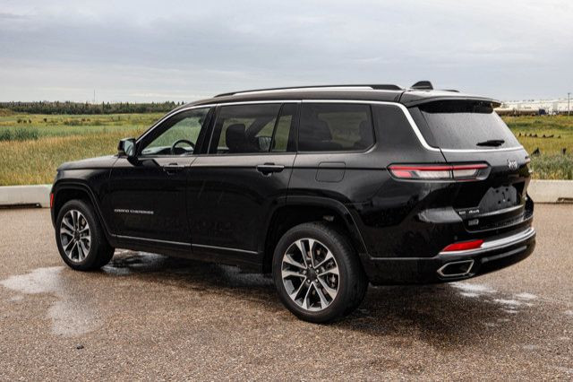 2022 Jeep Grand Cherokee L OVERLAND 4X4 HEMI LEATHER SUNROOF in Cars & Trucks in Strathcona County - Image 2