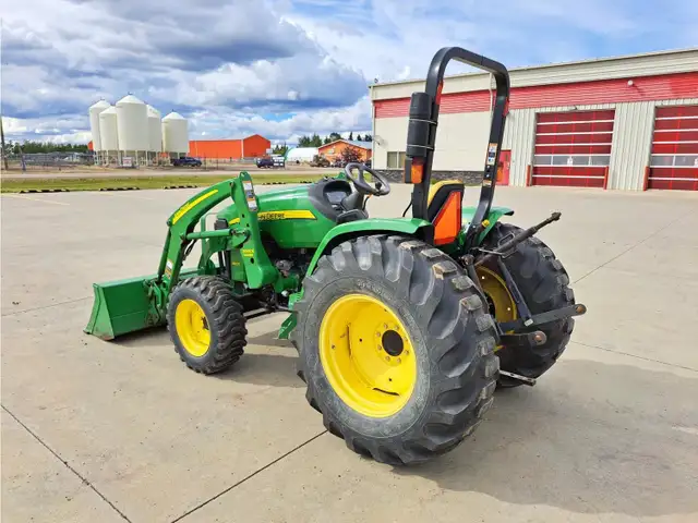 2008 John Deere MFWD Loader Tractor 4105 in Farming Equipment in Grande Prairie - Image 5