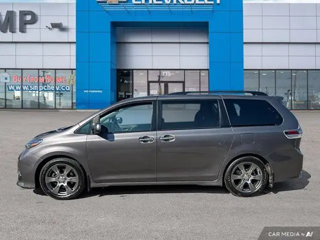 2017 Toyota Sienna SE | Leather | Power Sliding Doors | Back Up in Cars & Trucks in Saskatoon - Image 3