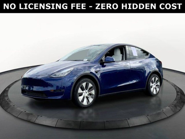 Tesla Model Y 2023 in Cars & Trucks in Markham / York Region
