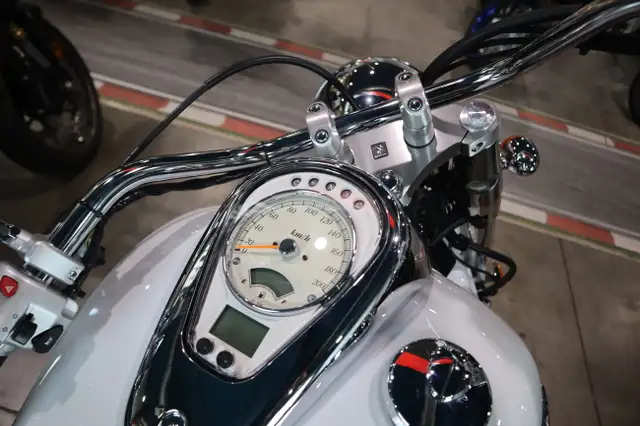 2023 Suzuki Boulevard C50T White in Street, Cruisers & Choppers in Edmonton - Image 5