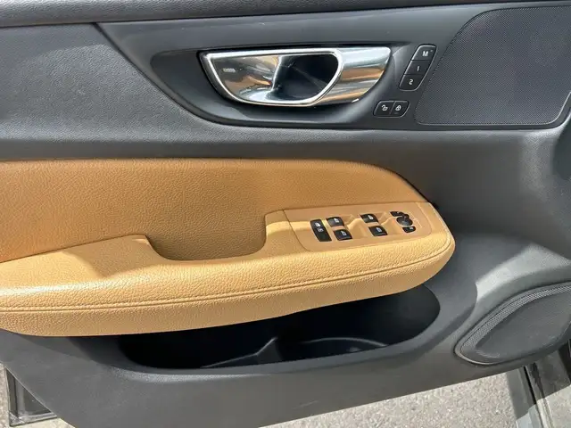 2019 Volvo V60 Cross Country Momentum in Cars & Trucks in Calgary - Image 9