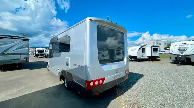 2018 LEISURE TRAVEL Wonder 24MB in RVs & Motorhomes in Victoria - Image 5