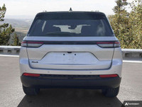Only 5 Miles! This Jeep Grand Cherokee delivers a Regular Unleaded V-6 3.6 L/220 engine powering thi... (image 4)
