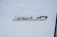 Options: Paroi de séparation intégrale Rétroviseurs extérieurs rabattables électriquement Avertisseu... (image 7)