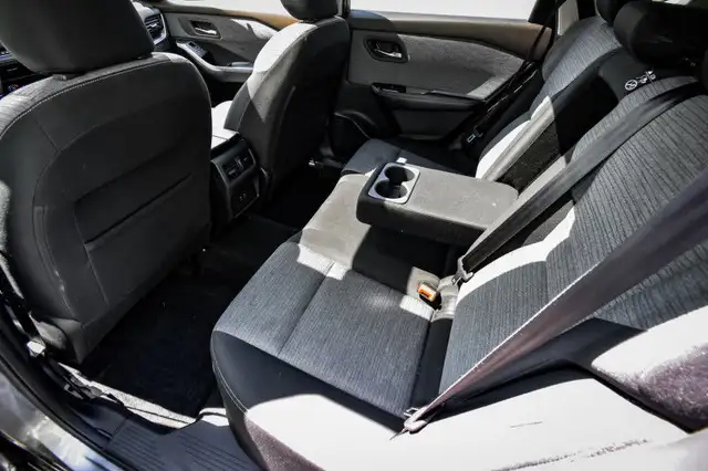2022 Nissan Rogue SV • MOONROOF • 360 CAM • HEATED SEATS/STEERIN in Cars & Trucks in Kingston - Image 34