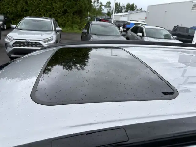 Toyota RAV4 XLE 2022 AWD - BAS MILLAGE - in Cars & Trucks in Québec City - Image 11