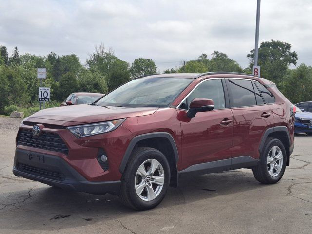 2020 Toyota RAV4 XLE AWD | Sunroof | Radar Cruise in Cars & Trucks in Guelph