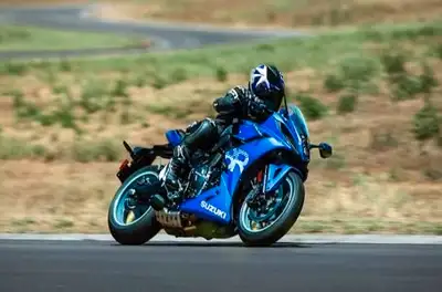 Engine Type: Parallel Twin Displacement: 47.3 cu. in. (776 cc) Bore and Stroke: Bore: 3.31 in. (84 m...
