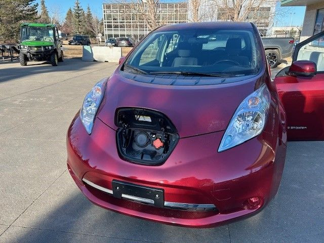 2015 Nissan Leaf with LOW KMS! in Cars & Trucks in Strathcona County - Image 3