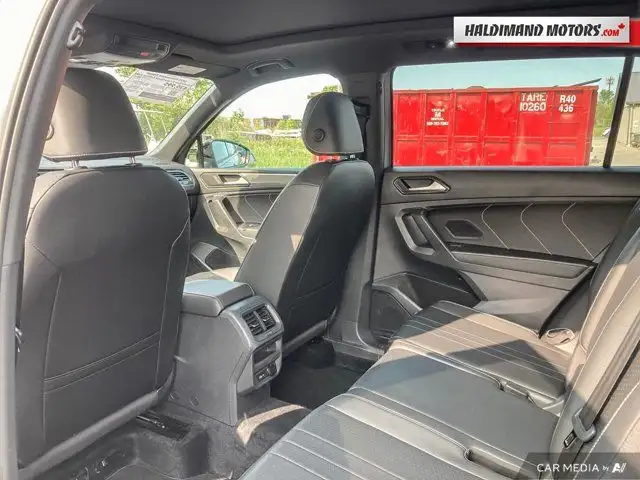 2022 Volkswagen Tiguan Comfortline R-Line Black Edition in Cars & Trucks in Hamilton - Image 27