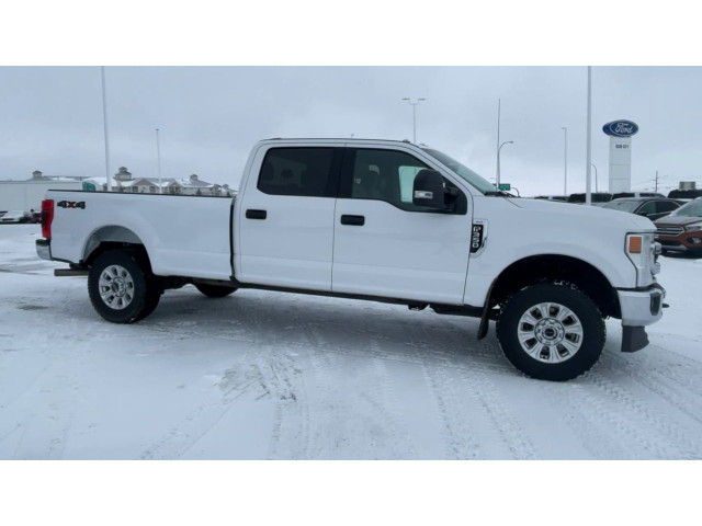  2020 Ford Super Duty F-350 SRW XLT FX4 + POWER DRIVER SEAT + 8  in Cars & Trucks in Medicine Hat - Image 3