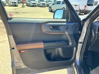 6 Speakers, Air Conditioning, AM/FM radio: SiriusXM, Auto-dimming Rear-View mirror, Automatic temper... (image 4)