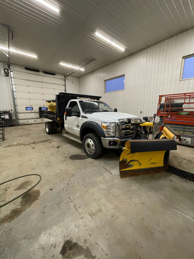 2015 Ford F550 Sander Plow Dump Truck in Heavy Equipment in Sudbury - Image 2